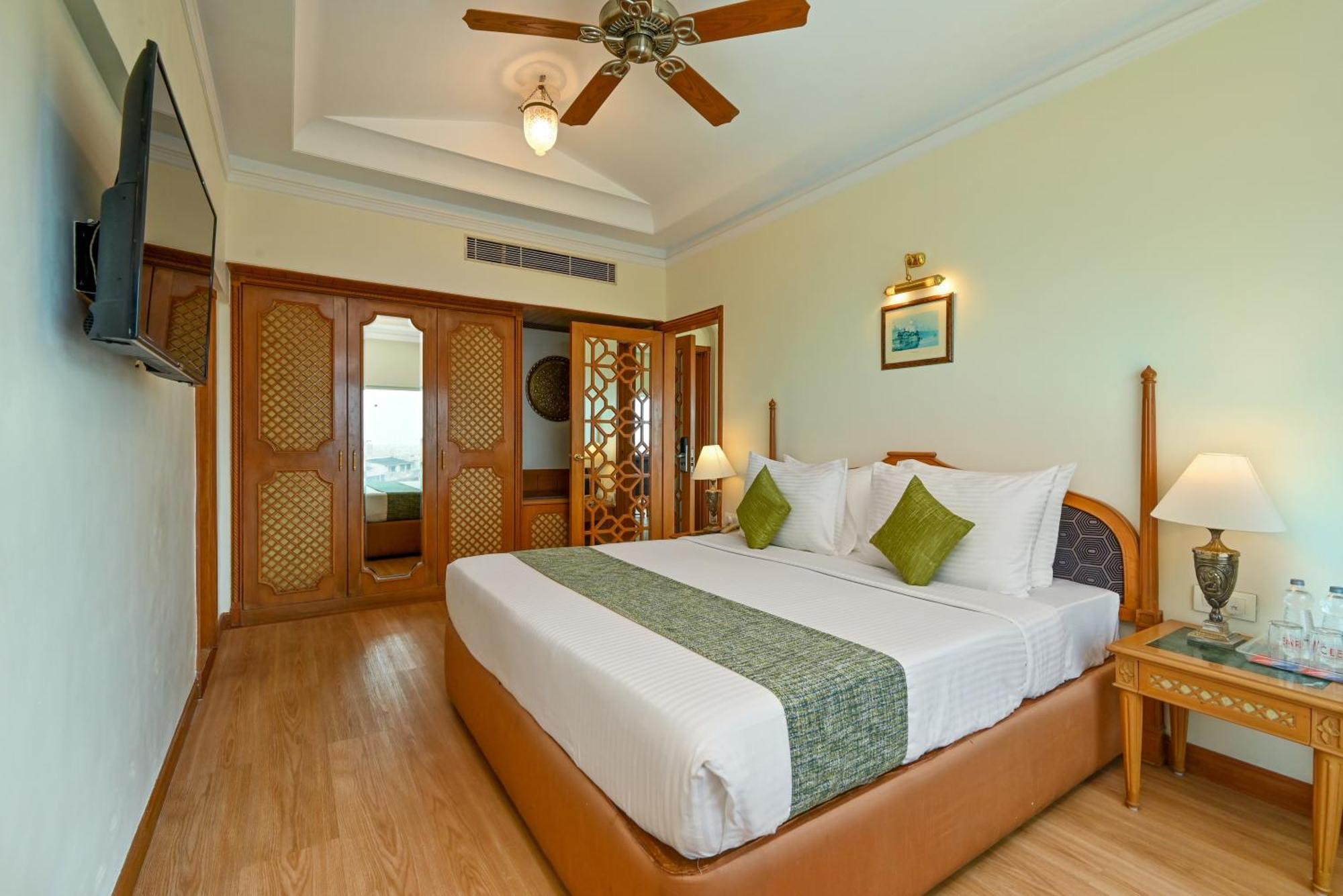 होटल Fariyas , Colaba 4*
