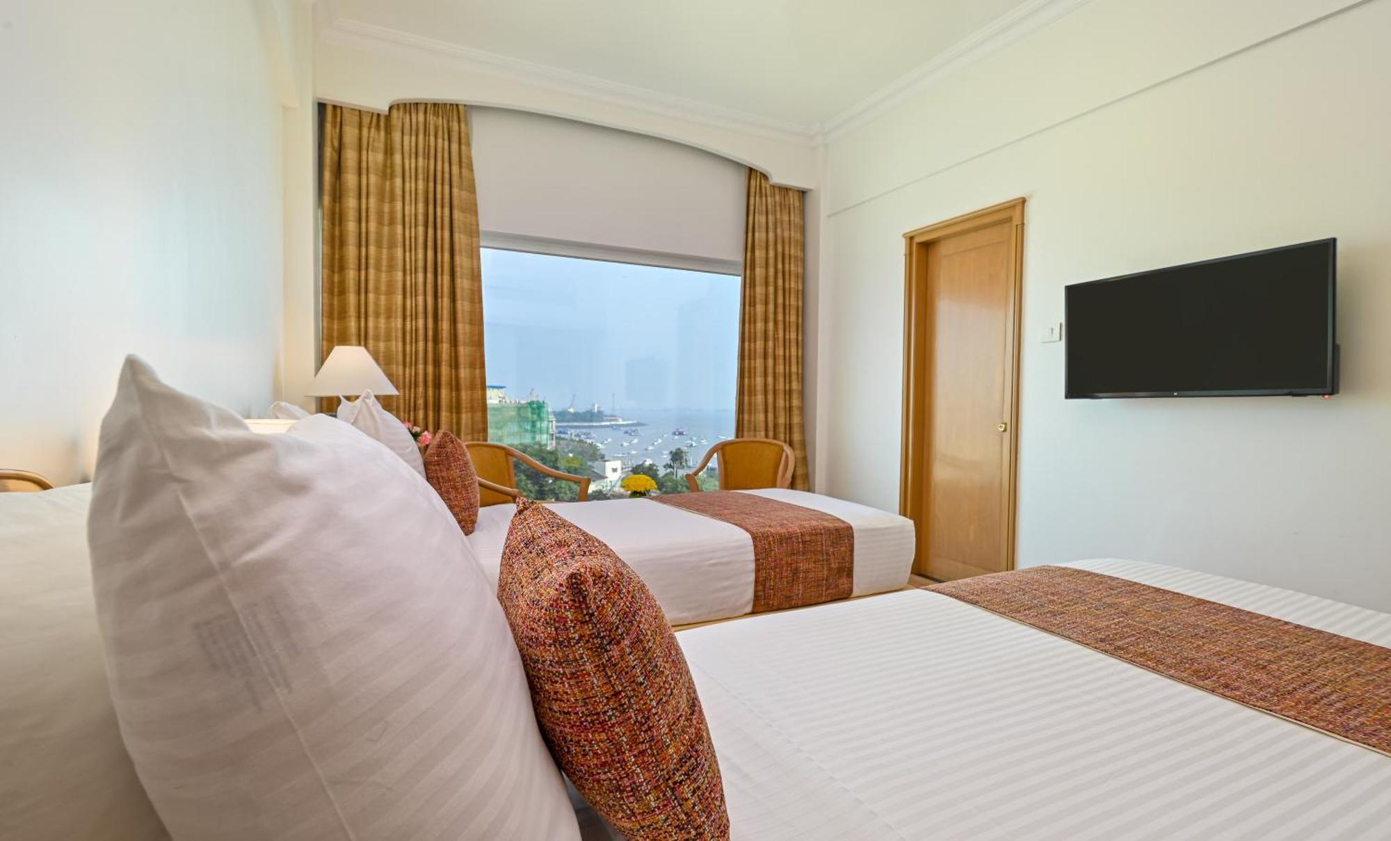होटल Fariyas , Colaba 4*